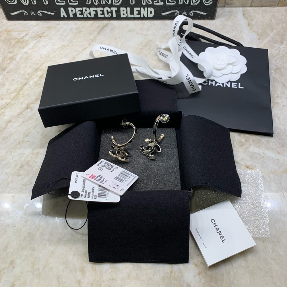CHANEL Metal Gold & Black Earrings - Picture 3 of 14
